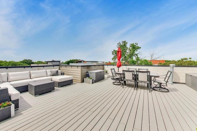 2136 W Belmont Avenue PH, Chicago, IL 60618