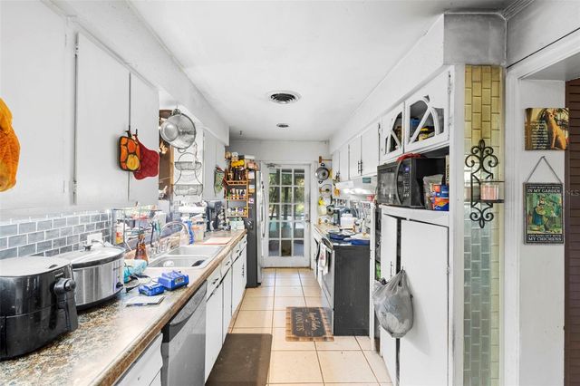 925 N SANS SOUCI AVENUE, Deland, FL 32720