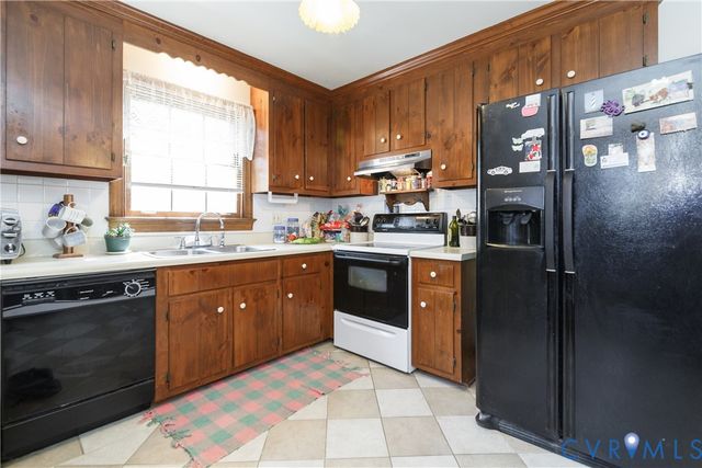 7092 Foxlair Dr, Mechanicsville, VA 23111
