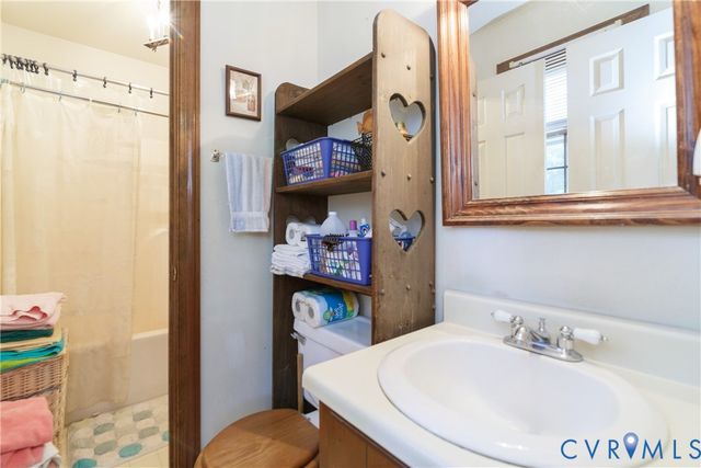 7092 Foxlair Dr, Mechanicsville, VA 23111