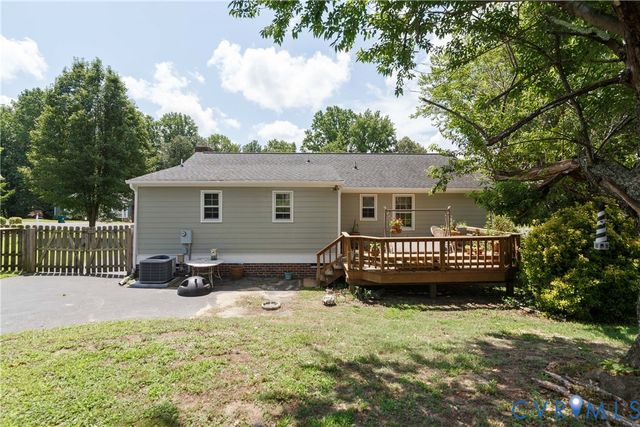 7092 Foxlair Dr, Mechanicsville, VA 23111