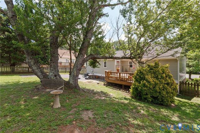 7092 Foxlair Dr, Mechanicsville, VA 23111