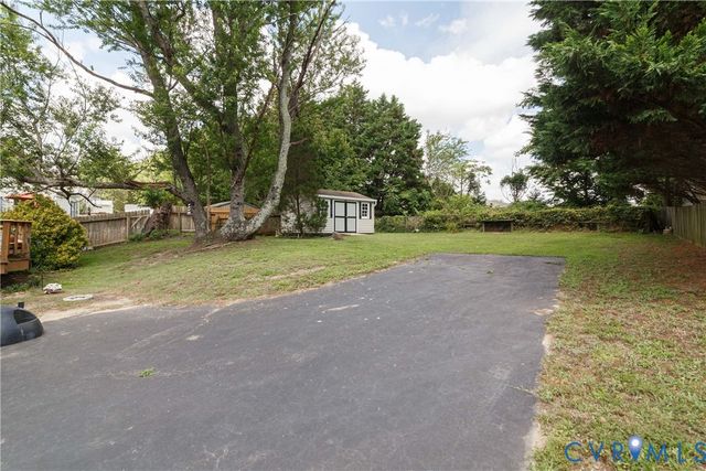 7092 Foxlair Dr, Mechanicsville, VA 23111