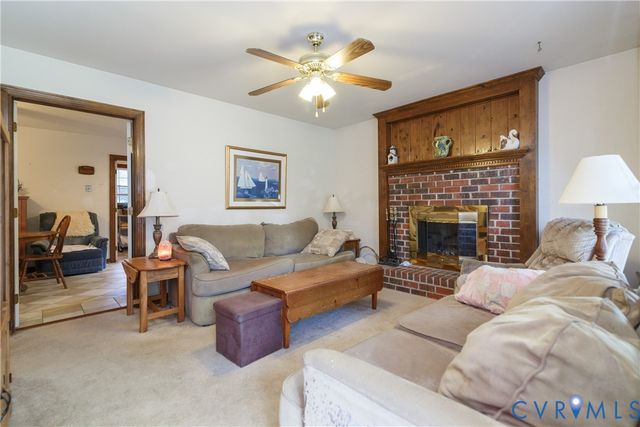 7092 Foxlair Dr, Mechanicsville, VA 23111