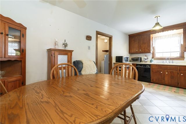 7092 Foxlair Dr, Mechanicsville, VA 23111