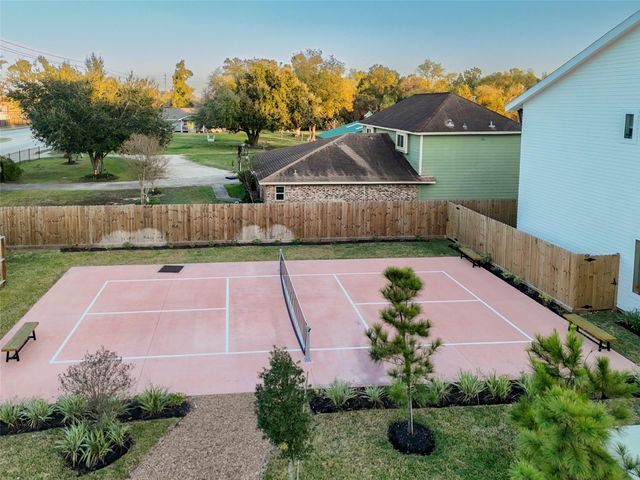 7609 Victory Reserve Street, Houston, TX 77088