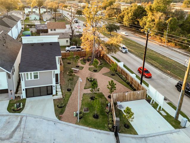 7609 Victory Reserve Street, Houston, TX 77088