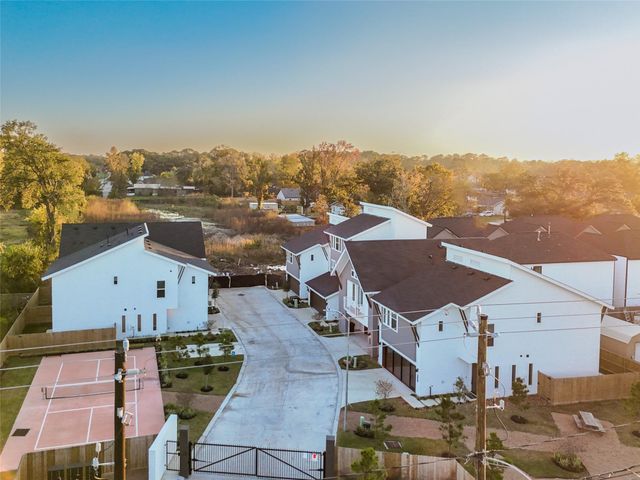 7609 Victory Reserve Street, Houston, TX 77088