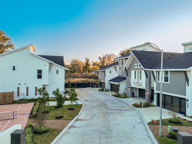 7609 Victory Reserve Street, Houston, TX 77088