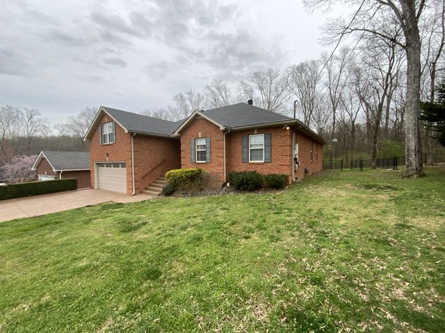 521 Spring Hill Dr, Smyrna, TN 37167