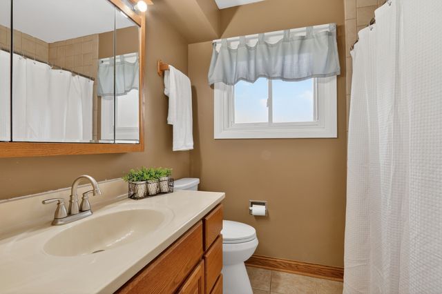 18320 W Linda Lane, Gurnee, IL 60031