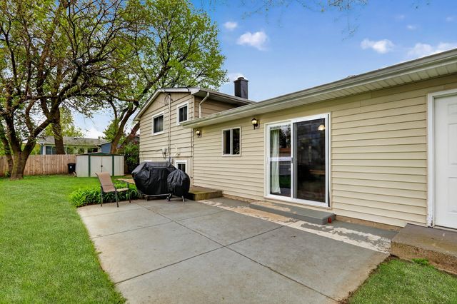 18320 W Linda Lane, Gurnee, IL 60031