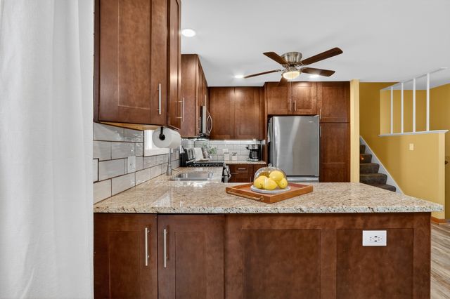18320 W Linda Lane, Gurnee, IL 60031