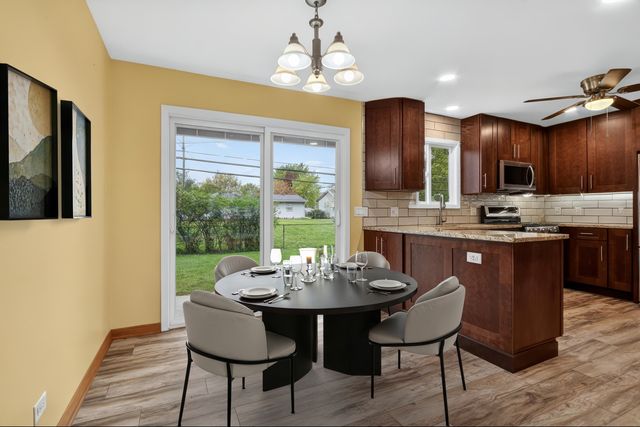 18320 W Linda Lane, Gurnee, IL 60031