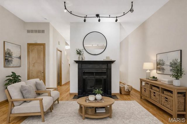 2234 Hickory Street, St Louis, MO 63104