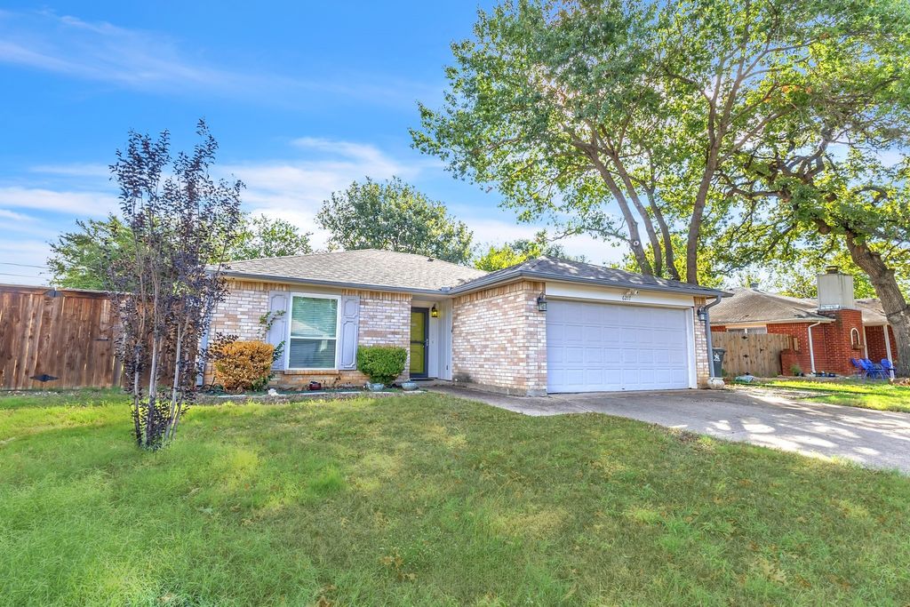 6217 Springwood Drive, Arlington, TX 76001 — exterior