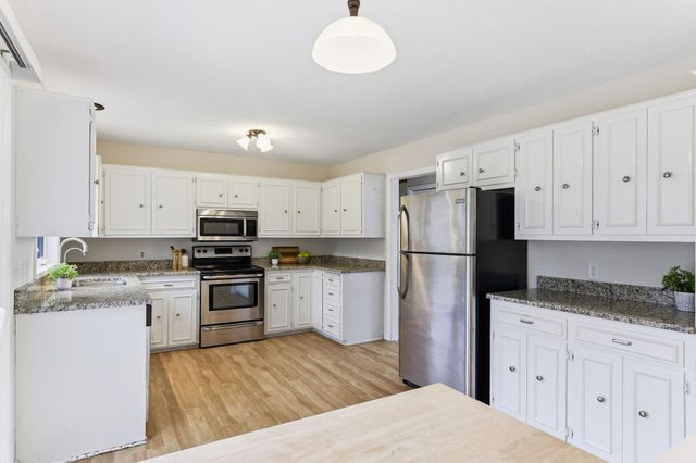 4209 Kemrich Circle, Minnetonka, MN 55345