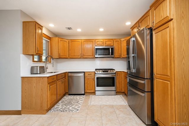 124 Reid Ave, Staten Island, NY 10305