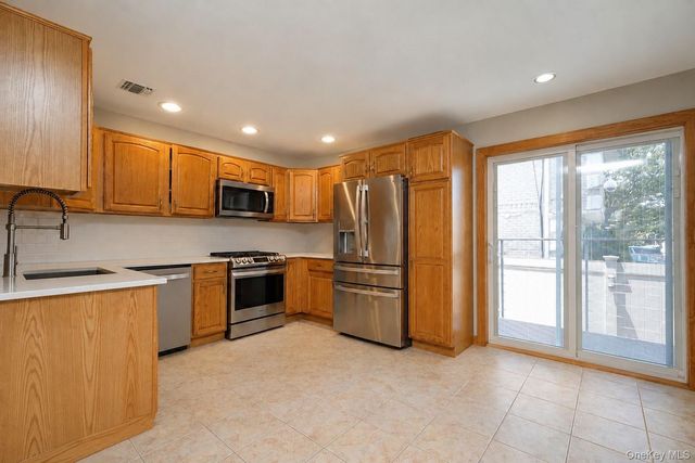 124 Reid Ave, Staten Island, NY 10305