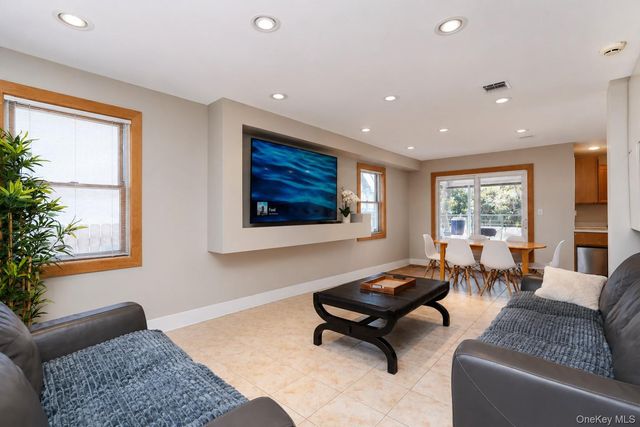 124 Reid Ave, Staten Island, NY 10305