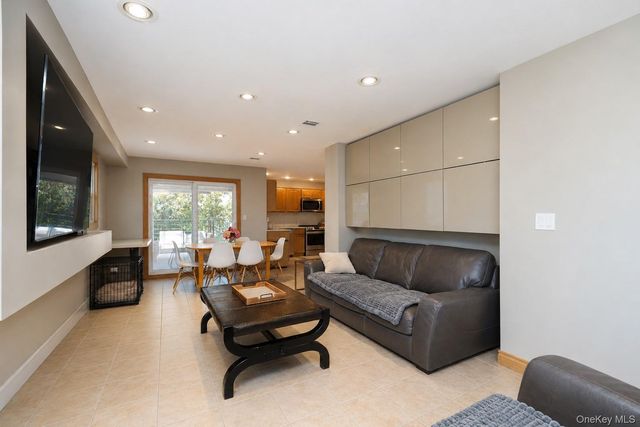 124 Reid Ave, Staten Island, NY 10305