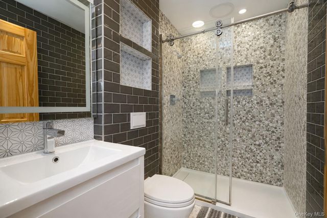 124 Reid Ave, Staten Island, NY 10305