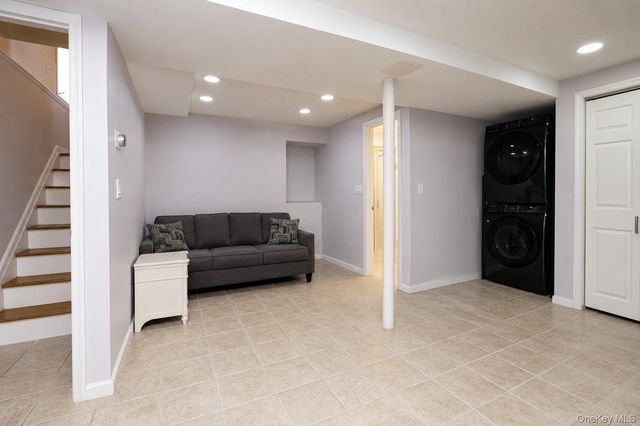 124 Reid Ave, Staten Island, NY 10305