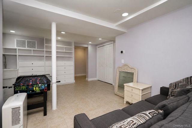 124 Reid Ave, Staten Island, NY 10305