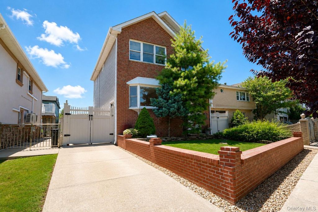 124 Reid Ave, Staten Island, NY 10305
