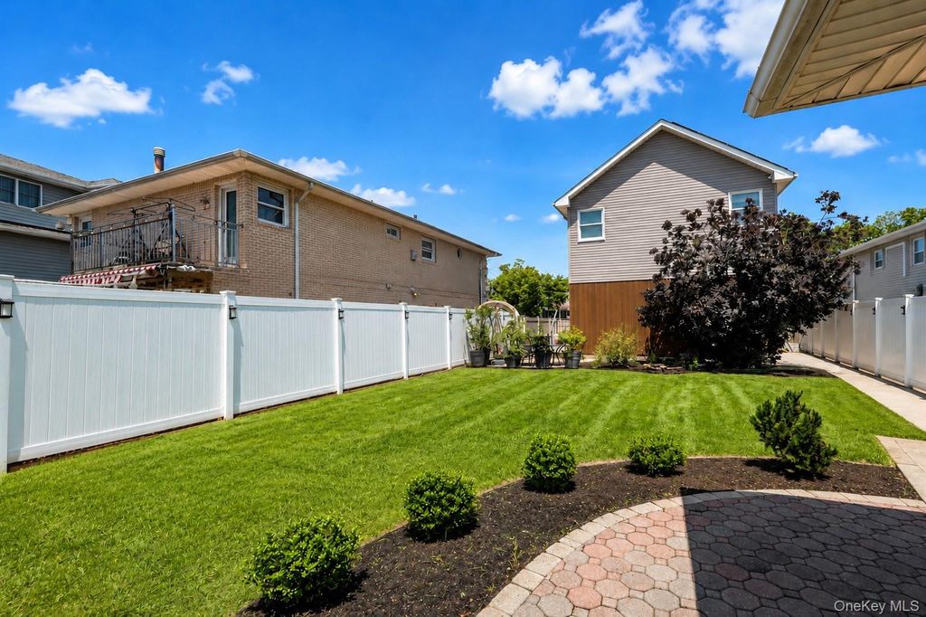 124 Reid Ave, Staten Island, NY 10305 — photo 2