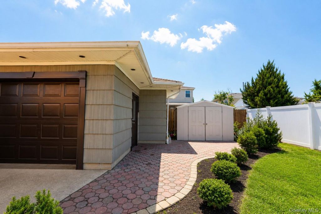 124 Reid Ave, Staten Island, NY 10305 — photo 4