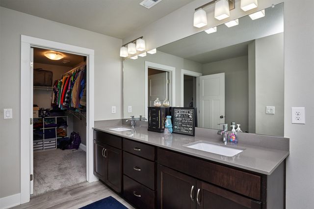 2930 Kestrel Street, Norwalk, IA 50211