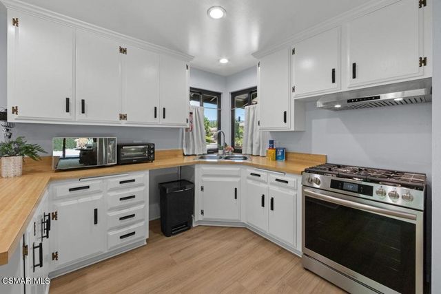 2921 Royal Avenue, Simi Valley, CA 93065