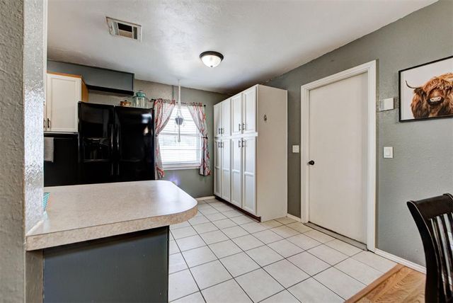 1073 Harrison Street, Harrah, OK 73045