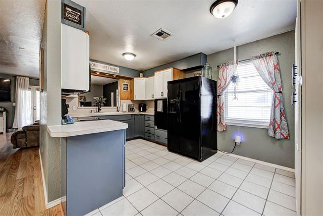 1073 Harrison Street, Harrah, OK 73045