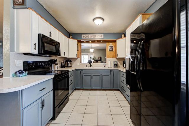 1073 Harrison Street, Harrah, OK 73045