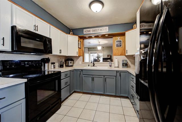 1073 Harrison Street, Harrah, OK 73045