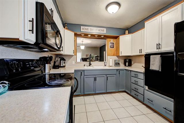 1073 Harrison Street, Harrah, OK 73045