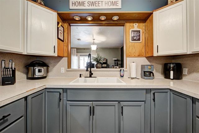 1073 Harrison Street, Harrah, OK 73045