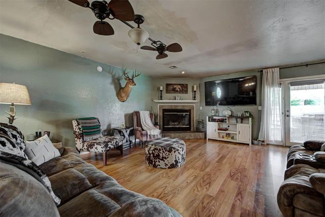 1073 Harrison Street, Harrah, OK 73045