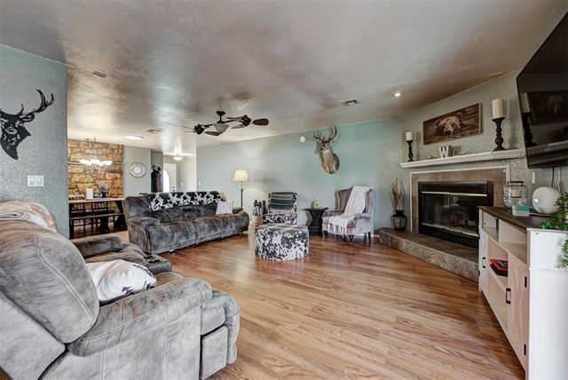 1073 Harrison Street, Harrah, OK 73045
