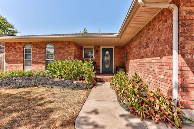 1073 Harrison Street, Harrah, OK 73045