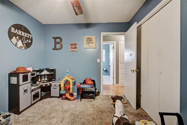 1073 Harrison Street, Harrah, OK 73045