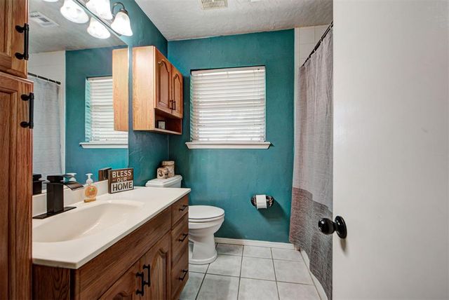 1073 Harrison Street, Harrah, OK 73045