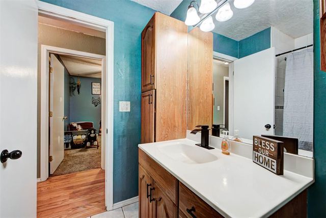 1073 Harrison Street, Harrah, OK 73045
