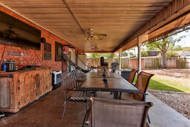 1073 Harrison Street, Harrah, OK 73045