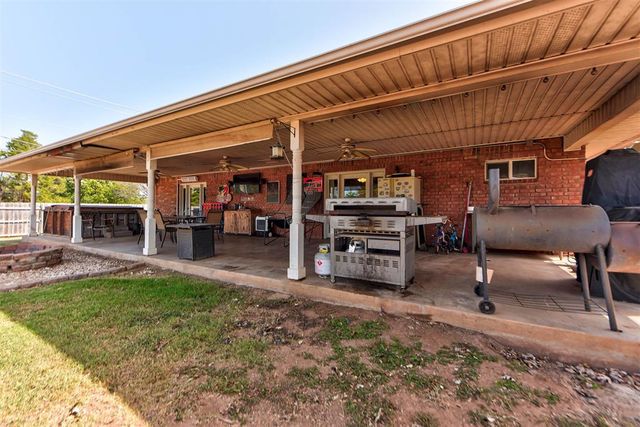 1073 Harrison Street, Harrah, OK 73045