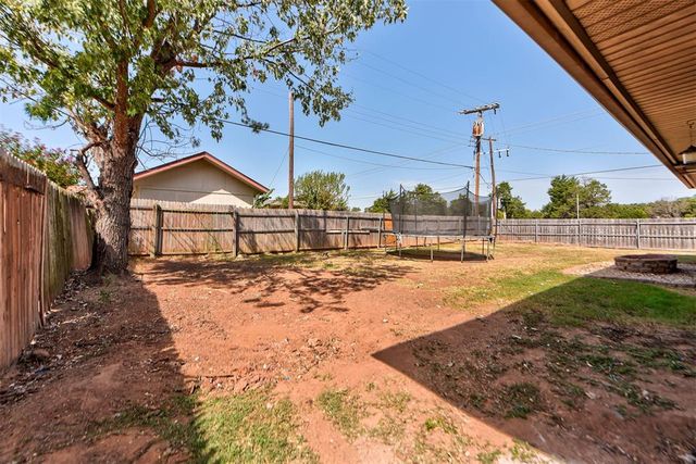 1073 Harrison Street, Harrah, OK 73045