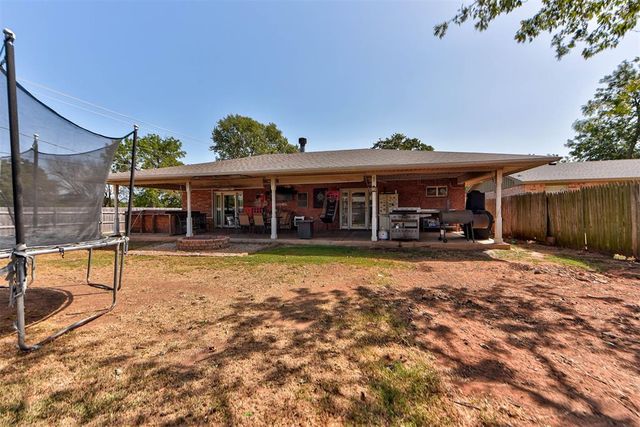 1073 Harrison Street, Harrah, OK 73045