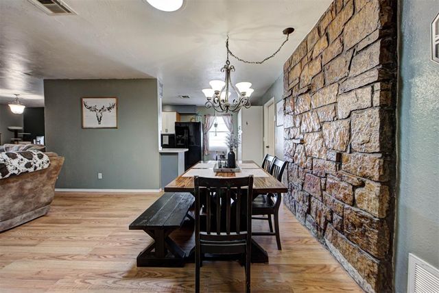 1073 Harrison Street, Harrah, OK 73045